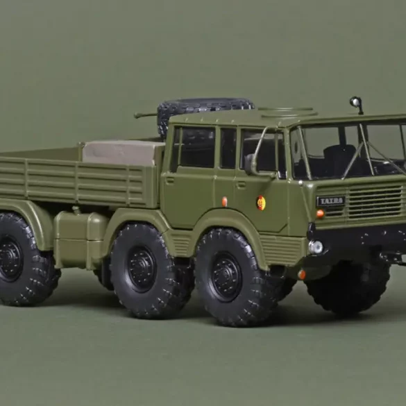 IXO Tatra T813 1
