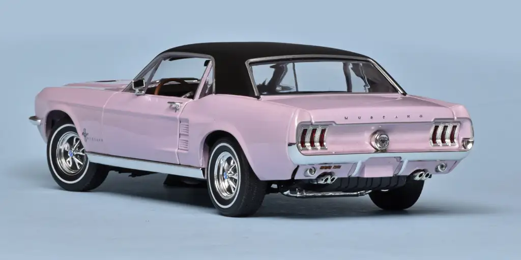 118 Greenlight Ford Mustang Coupe (1967) She Country Special achter 118 Greenlight Ford Mustang Coupe (1967) She Country Special achter