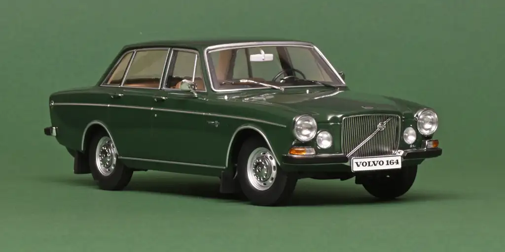 118 Triple9 Volvo 164 (1970) groen 118 Triple9 Volvo 164 (1970) groen