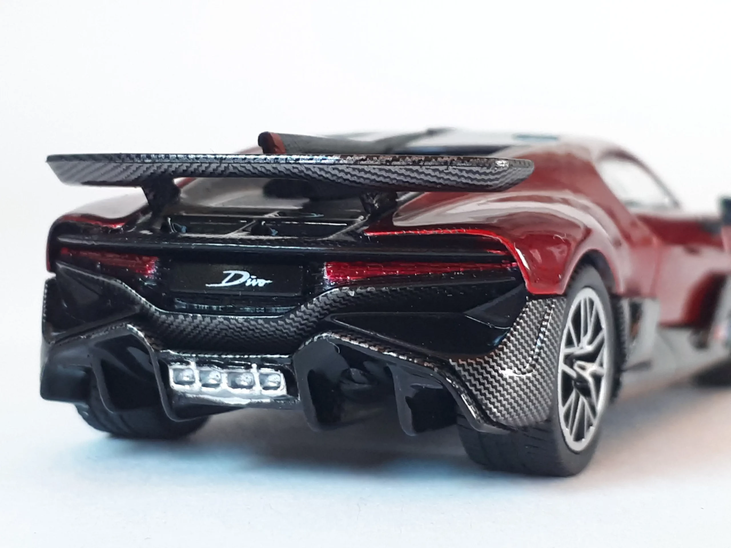 1;64 Mini GT Bugatti Divo 4 1;64 Mini GT Bugatti Divo 4