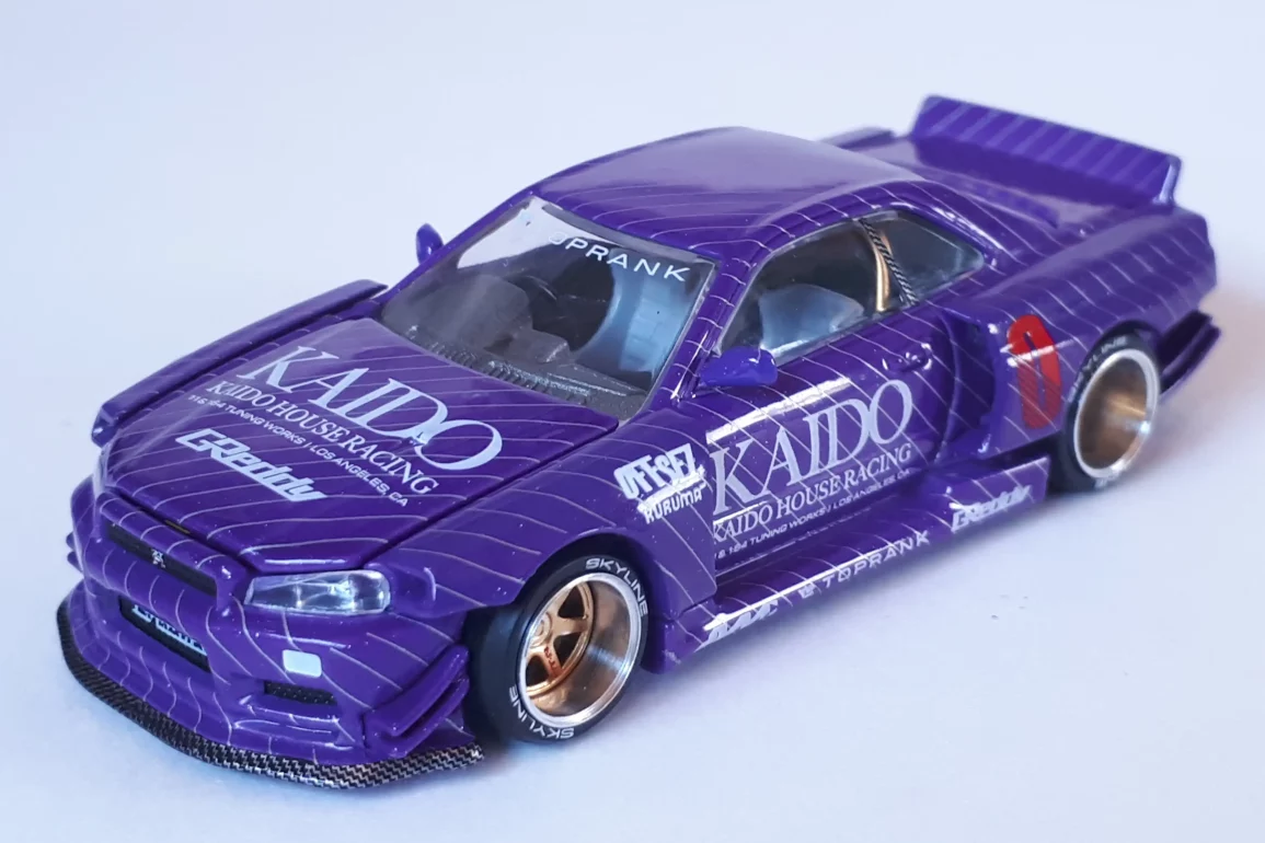 1;64 Mini GT Nissan Skyline 4