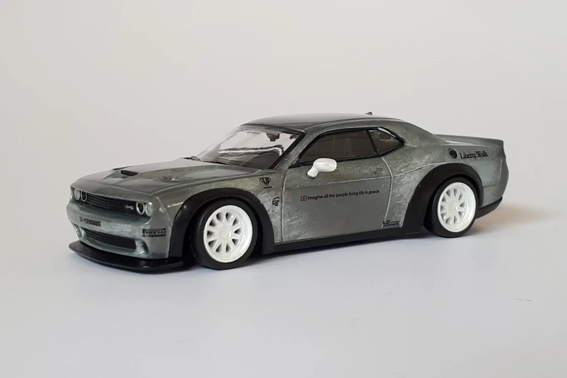 1;64 Tarmac Works Dodge Challenger SRT Hellcat 1
