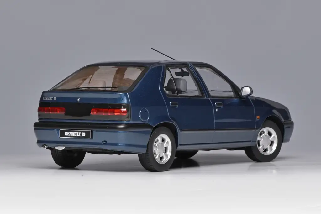 18Triple9 Renault 19 1994 3 18Triple9 Renault 19 1994 3