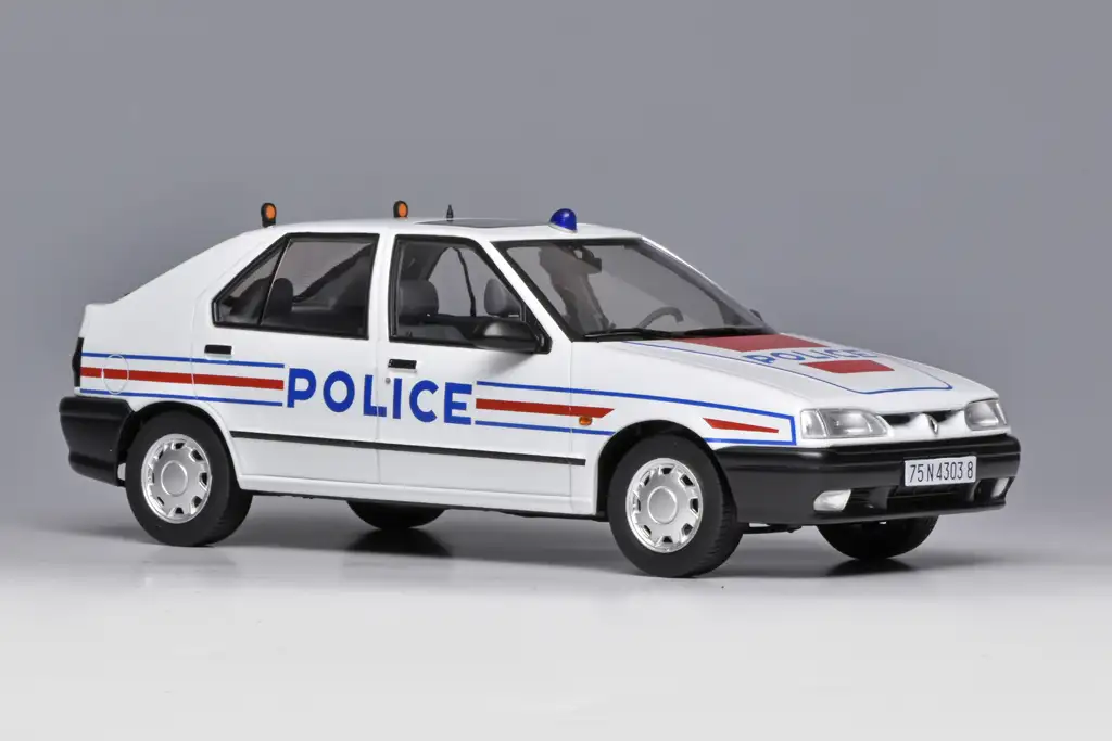 18Triple9 Renault 19 1994 4 18Triple9 Renault 19 1994 4