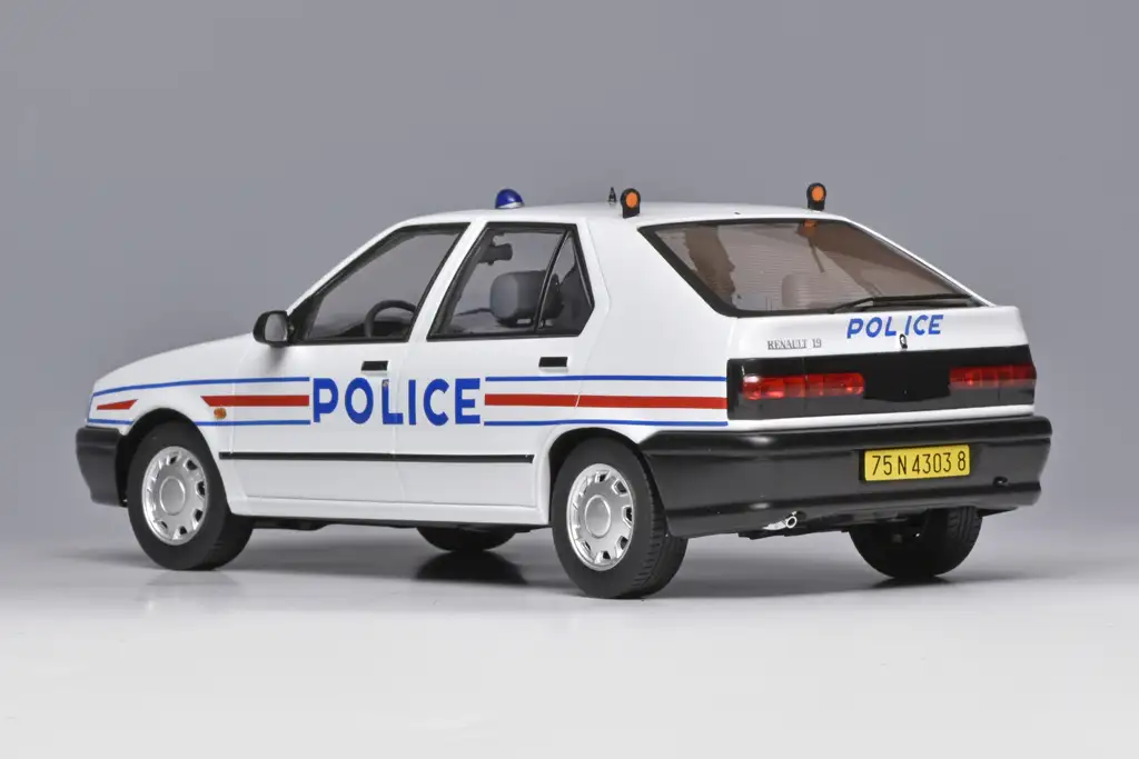 18Triple9 Renault 19 1994 5 18Triple9 Renault 19 1994 5