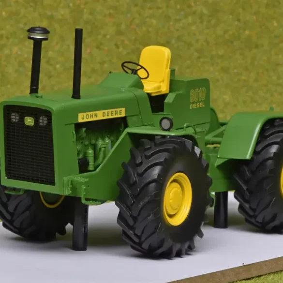 32schuco John Deere 8010 1