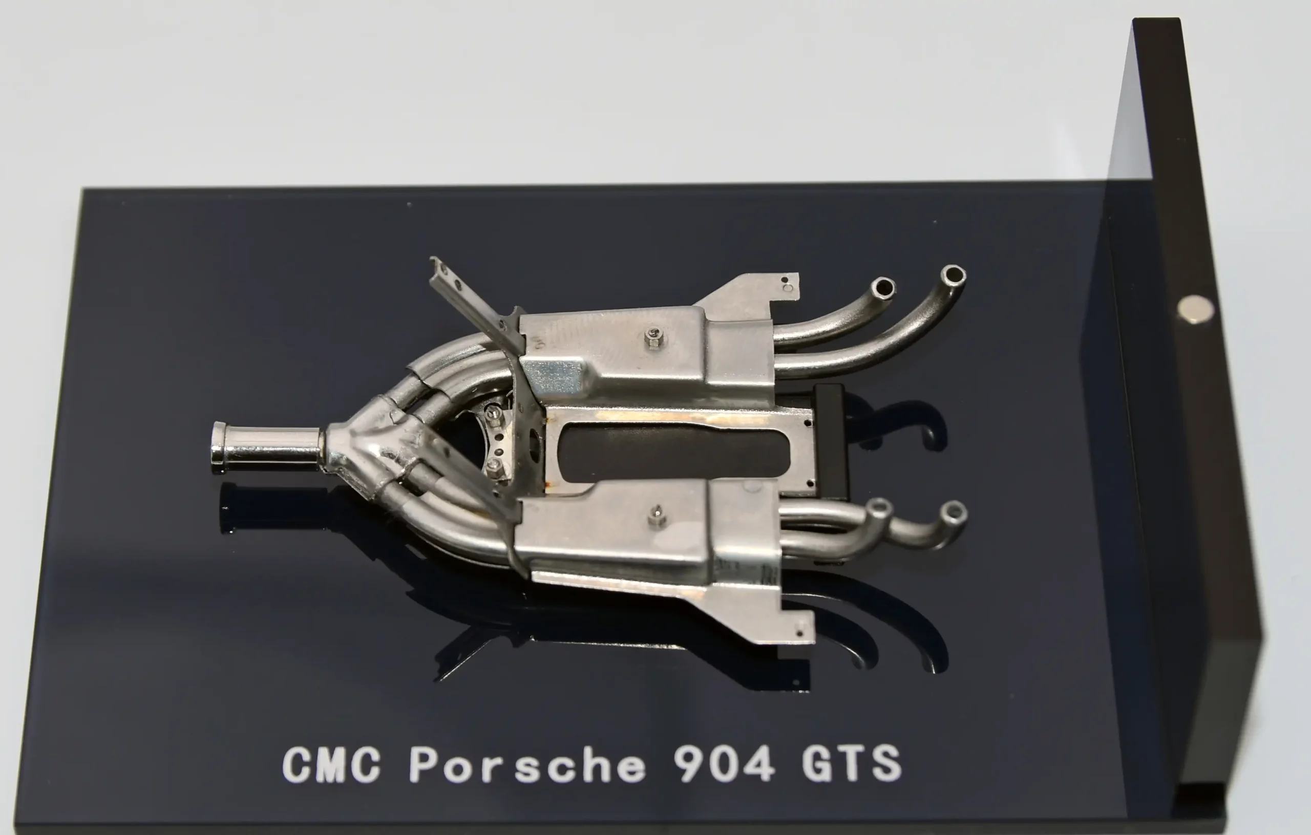 03 18CMC Porsche 904 Carrera GTS uitlaat 03 18CMC Porsche 904 Carrera GTS uitlaat