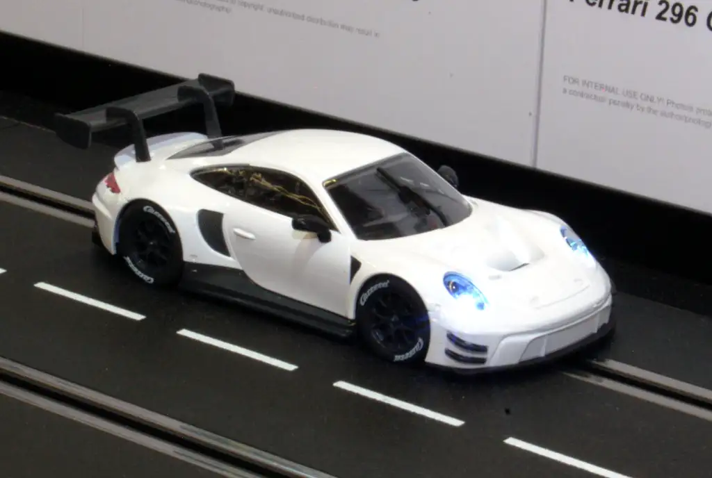 132 Revell Porsche 911 GT3 R 132 Revell Porsche 911 GT3 R