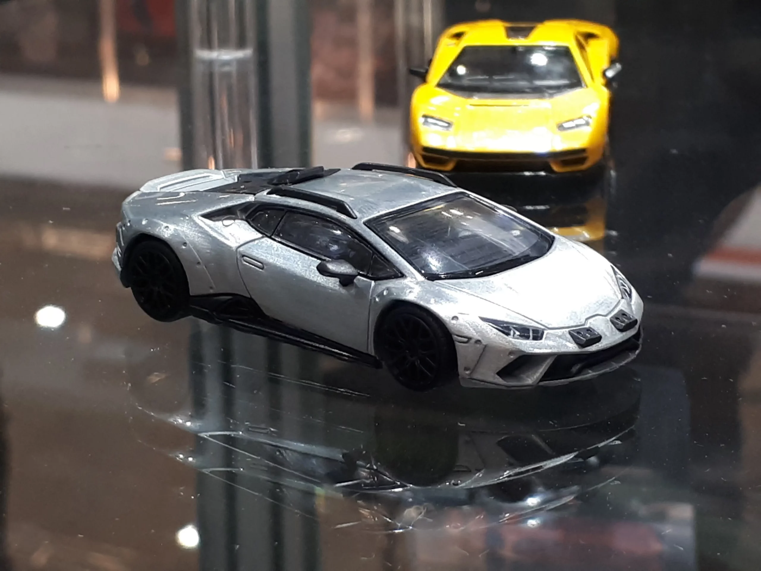 1;64 Mini GT Lamborghini Huracán Sterrato 1;64 Mini GT Lamborghini Huracán Sterrato