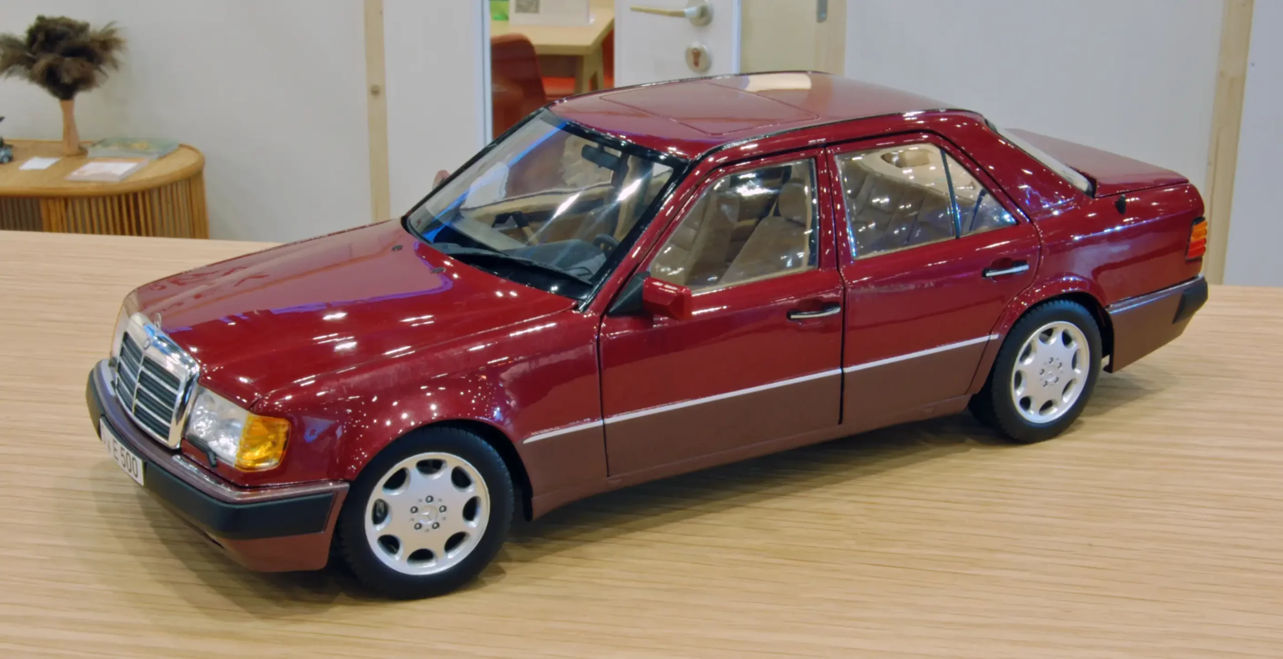 18Norev Mercedes Benz 500E W124 18Norev Mercedes Benz 500E W124
