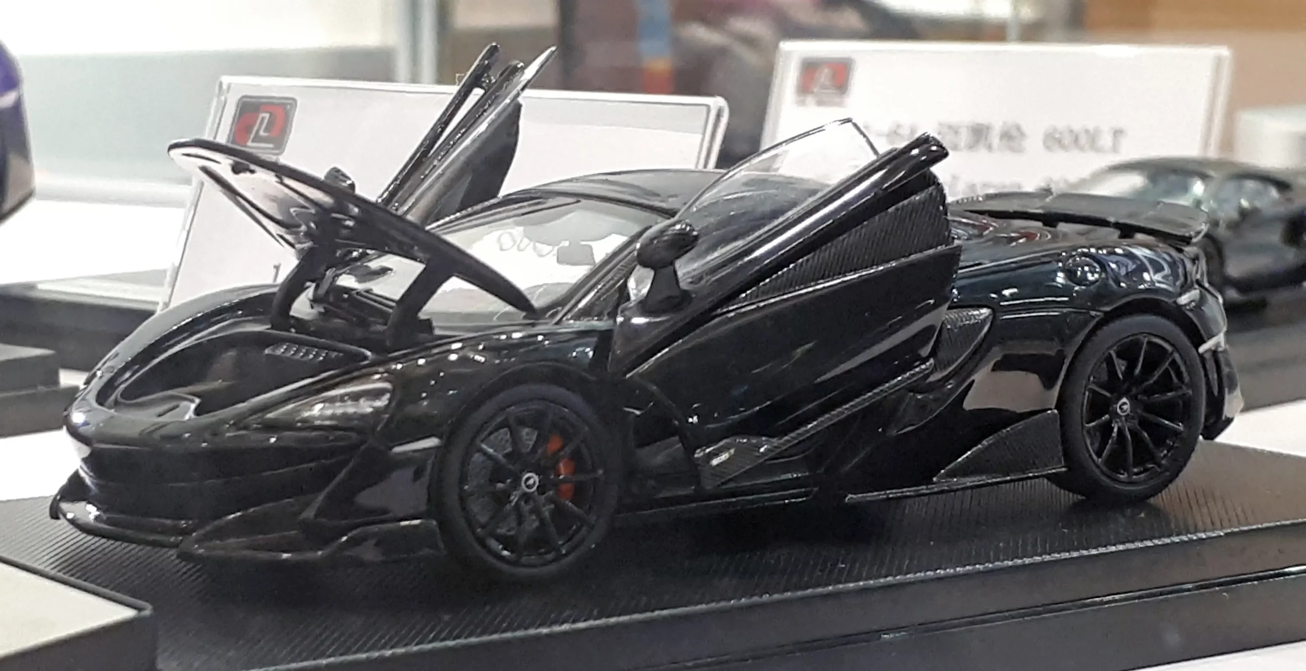 43LCD Mclaren 600LT 43LCD Mclaren 600LT