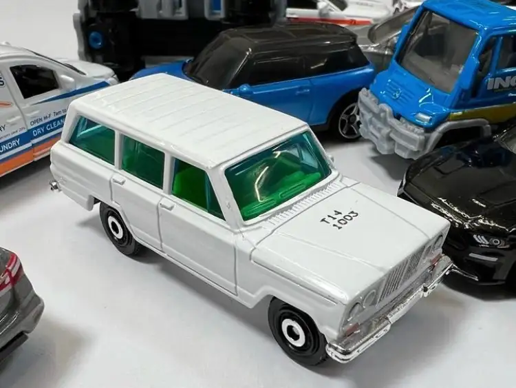 3 inch Matchbox Jeep Wagoneer 3 inch Matchbox Jeep Wagoneer