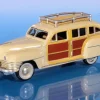 INT.Oxford Diecast 87.Chrysler Town & Country Woody Wagon Crème(1)