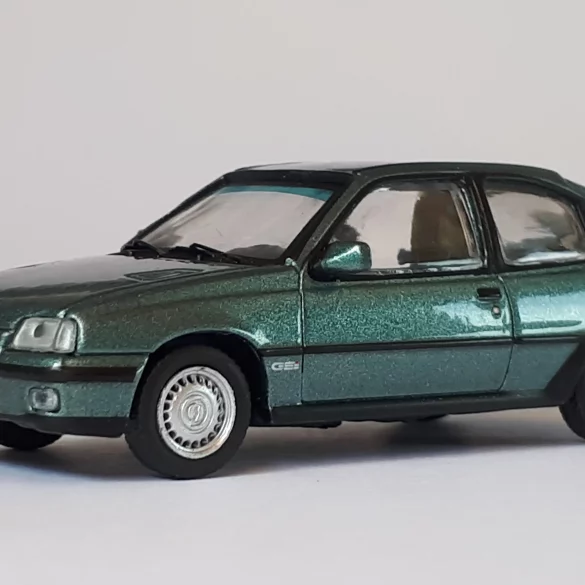 1;64 Tarmac Works Opel Kadett GSi 1