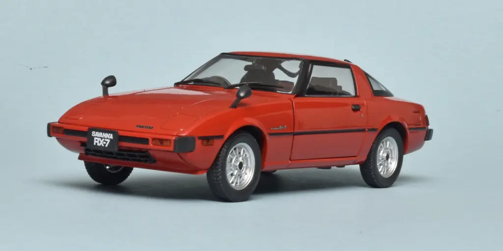 24WhiteB Mazda RX 7 1980 1