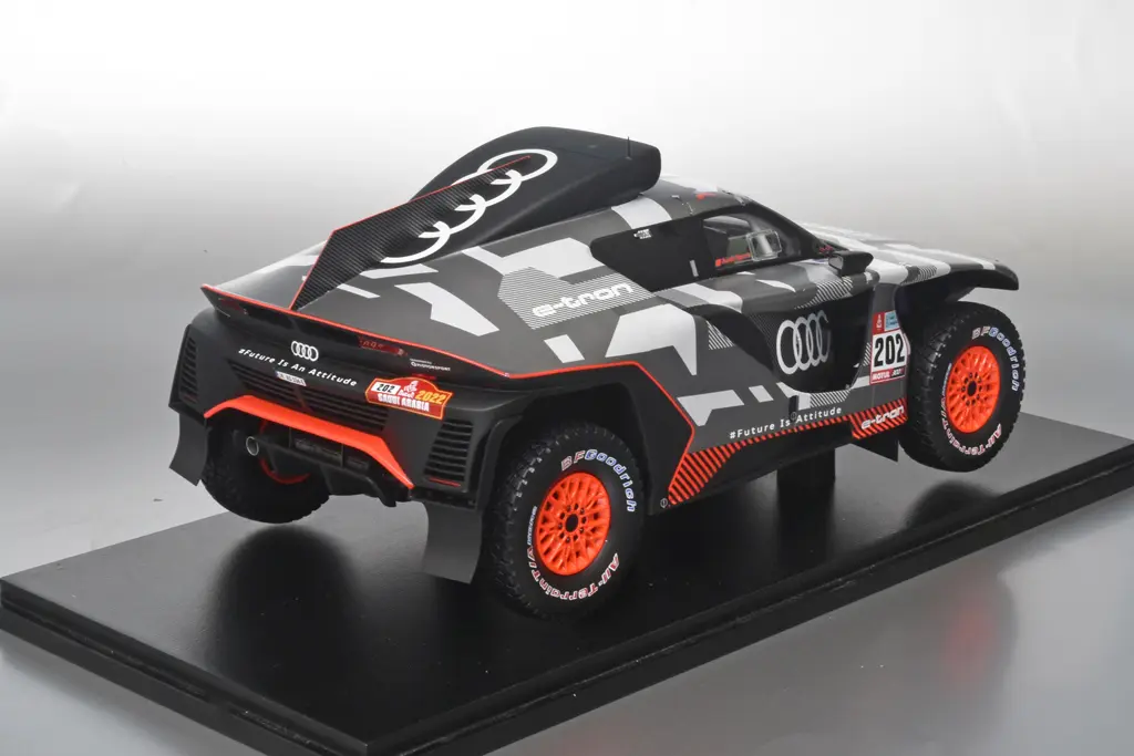 18spark Audi RS Q e tron Dakar Sainz+Cruz 2022 2 18spark Audi RS Q e tron Dakar Sainz+Cruz 2022 2