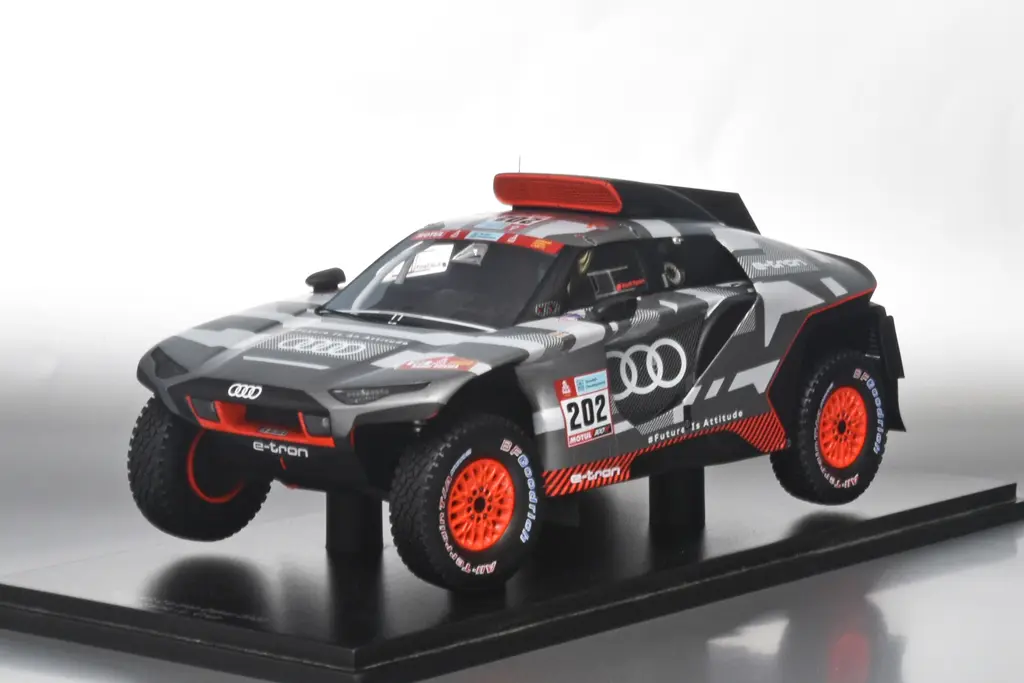 18spark Audi RS Q e tron Dakar Sainz+Cruz 2022 3 18spark Audi RS Q e tron Dakar Sainz+Cruz 2022 3