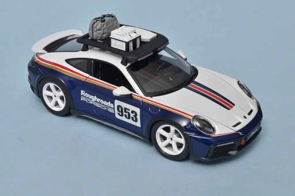 24Bburago Porsche 911 992 Dakar 2023 3