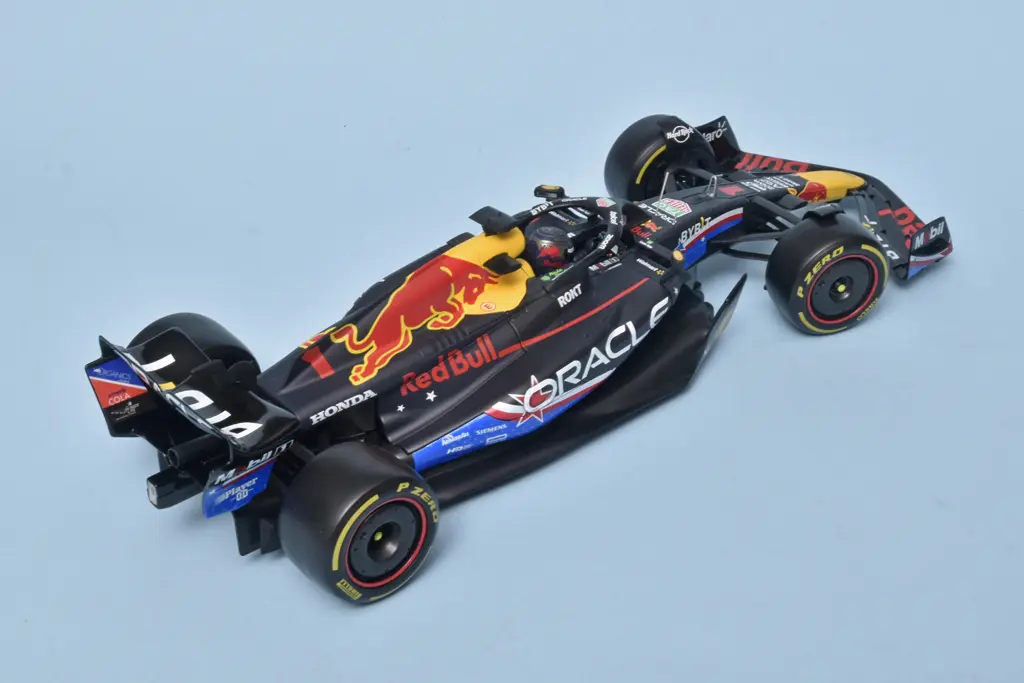 18Bburago RedBull RB19 Austin 2023 Verstappen 2 18Bburago RedBull RB19 Austin 2023 Verstappen 2
