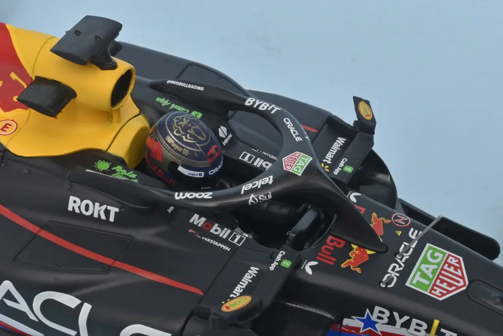 18Bburago RedBull RB19 Austin 2023 Verstappen 3 18Bburago RedBull RB19 Austin 2023 Verstappen 3