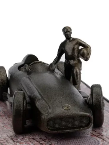 OP43Brumm 22330 Mercedes Benz W 196R (1)