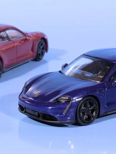 INT.Minichamps 87.Porsche Taycan(1)