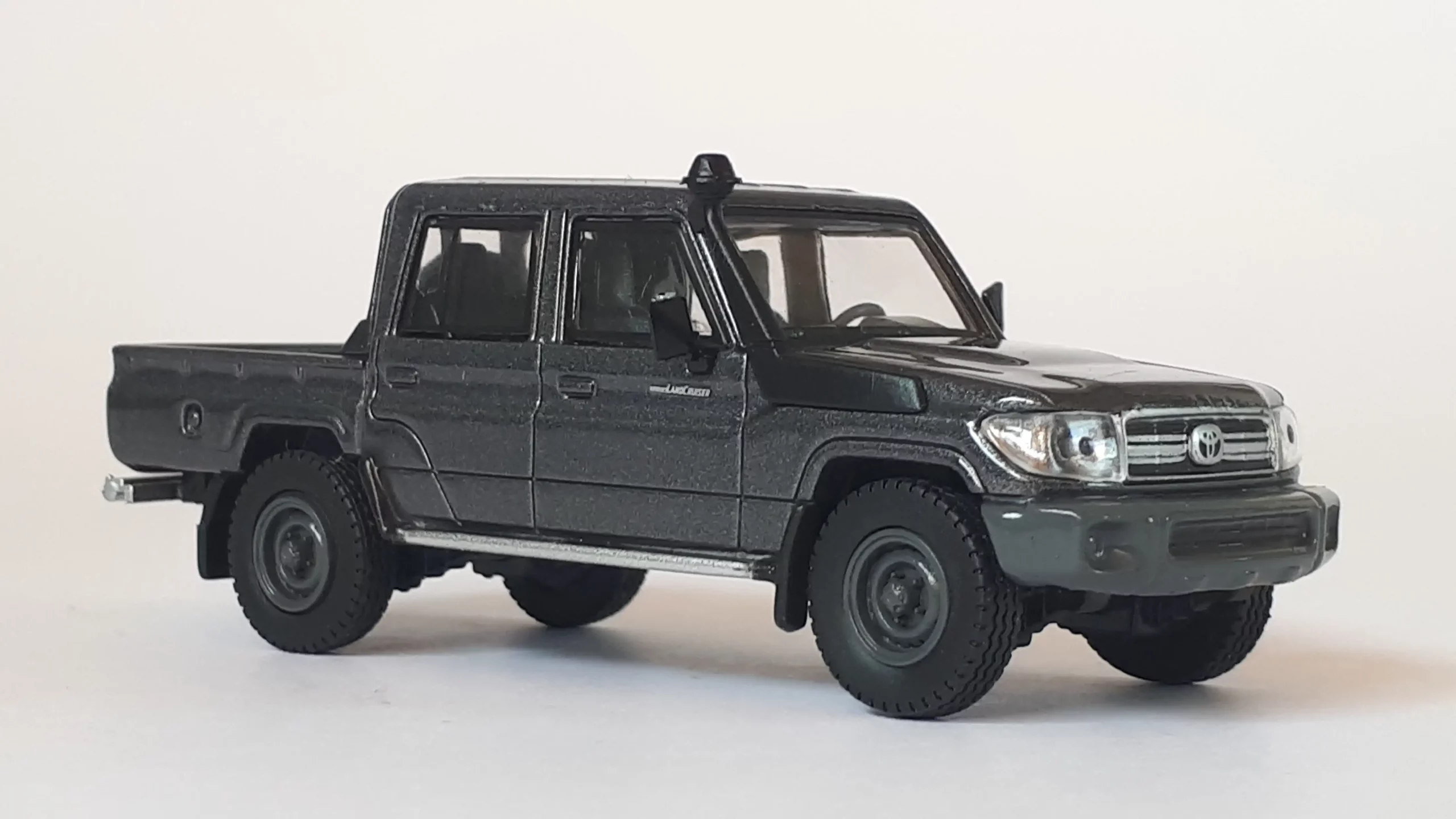 1;64 Para64 Toyota Land Cruiser Pick Up 1 1;64 Para64 Toyota Land Cruiser Pick Up 1
