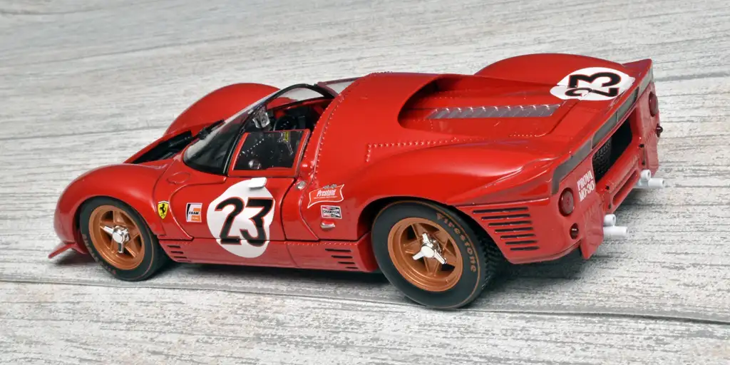 24Bburago Ferrari 330 P4 LM 1967 2 24Bburago Ferrari 330 P4 LM 1967 2