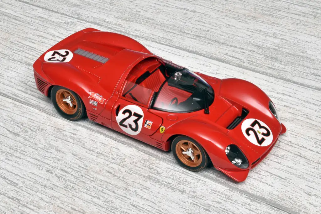 24Bburago Ferrari 330 P4 LM 1967 3