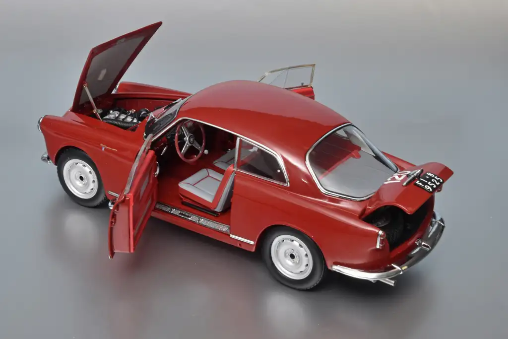 18Kyosho Alfa Romeo Giulietta SV MM 1956 2 18Kyosho Alfa Romeo Giulietta SV MM 1956 2