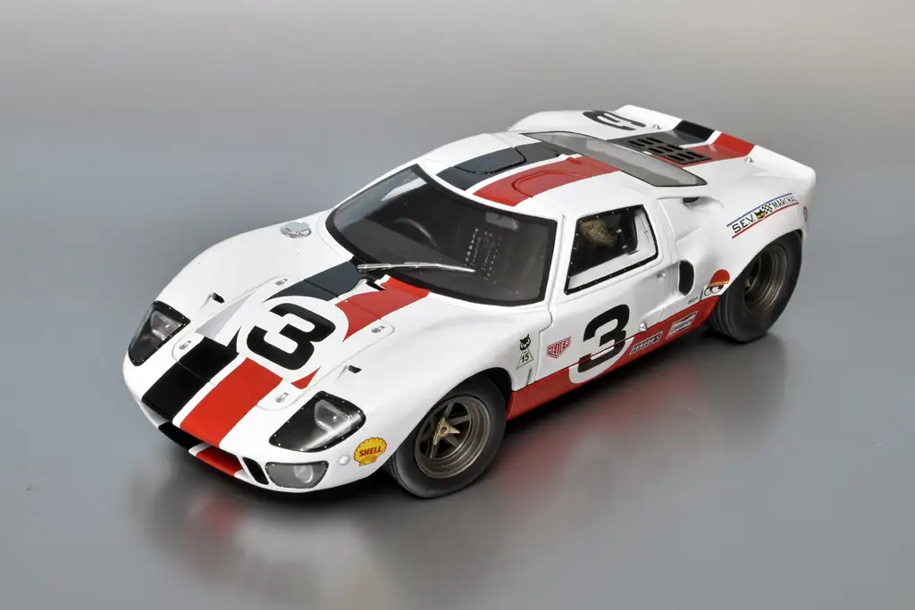 18solido Ford GT40 1