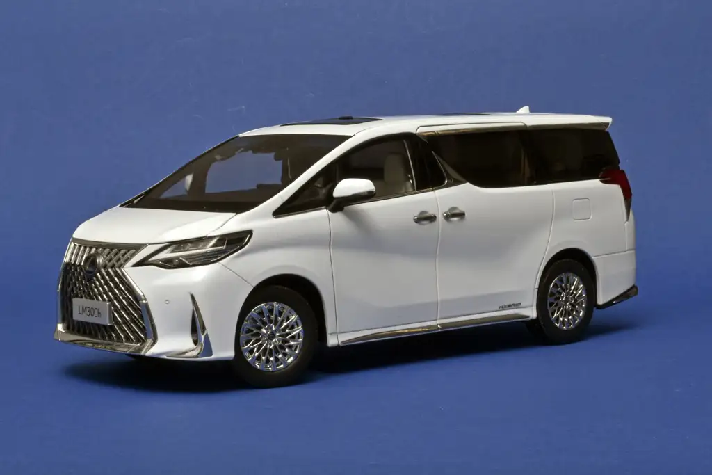 18Kyosho Lexus LM300h 2023 1