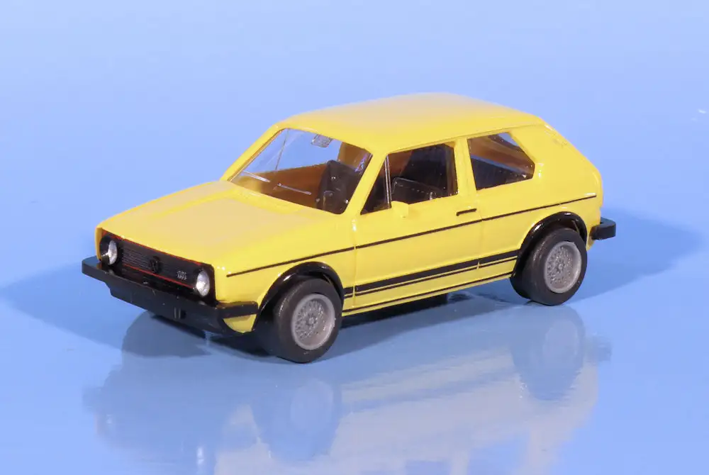 INT.Wiking 87.VW Golf 1 GTI geel(1)