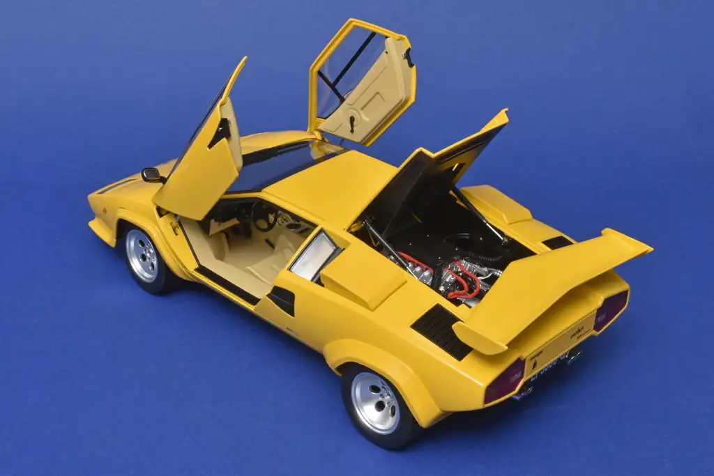12KK Scale Lambo Countach LP 5000S QV 1985 4 12KK Scale Lambo Countach LP 5000S QV 1985 4