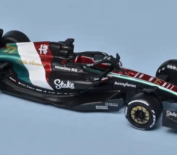 43Bburago Alfa Romeo C43 2024 Bottas 1