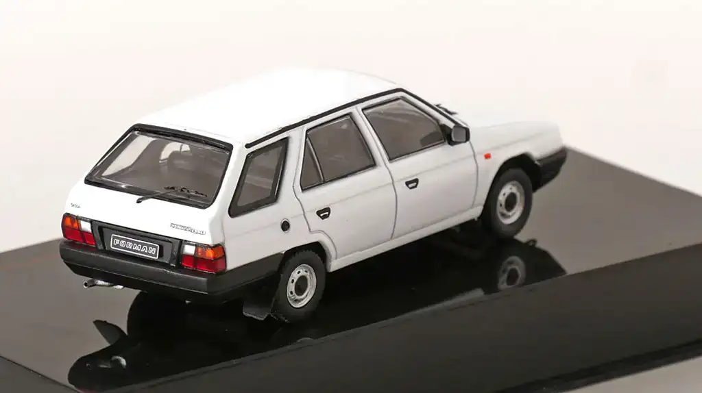 43ixo Skoda Forman 1990 2 43ixo Skoda Forman 1990 2