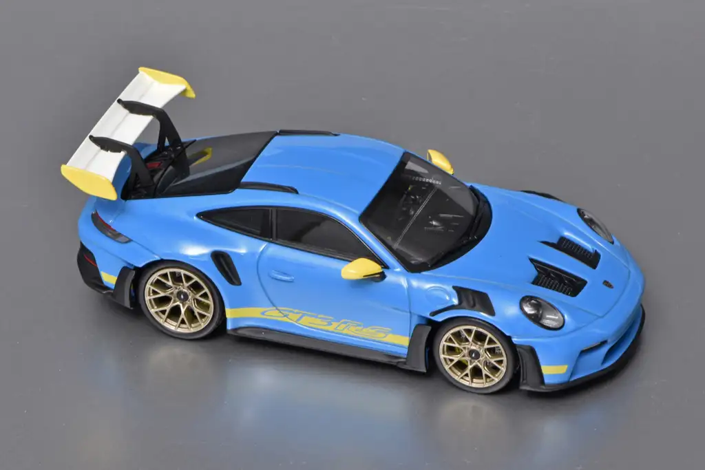 43minic Porsche 911 992 GT3RS 2023 1