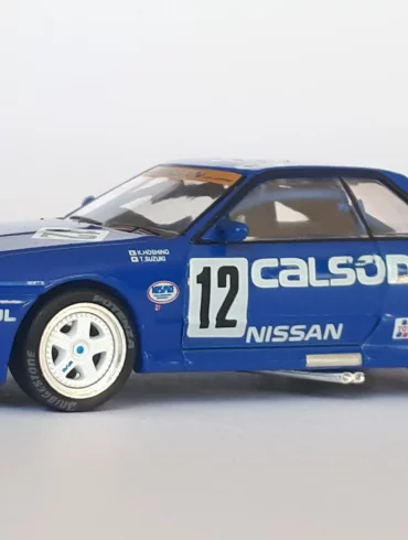 1;64 Pop Race Nissan Skyline GT R 1