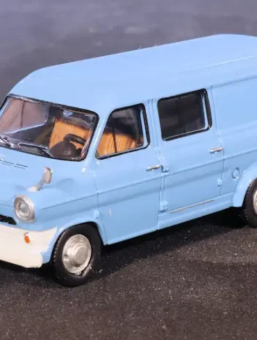 INT.Brekina 87.Ford Transit(1)