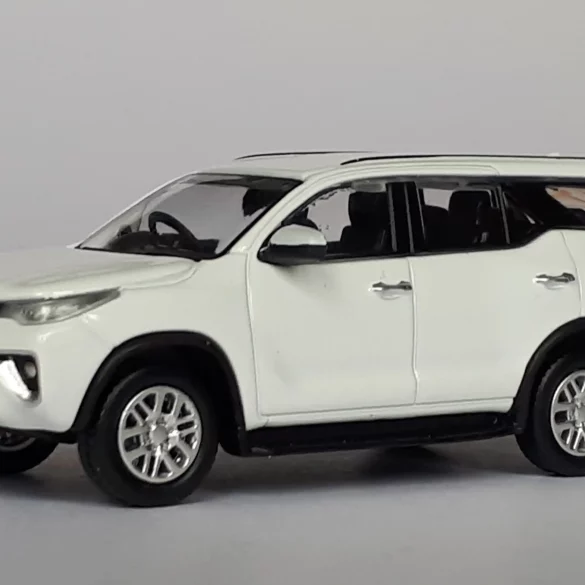 1;64 BM Creations Toyota Fortuner 1
