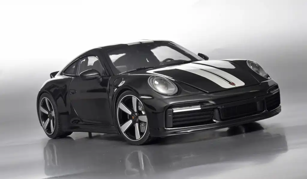 18minic Porsche 911 (992) Sport Classic 2022 1