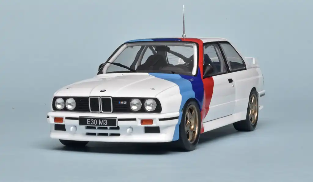24WhiteB BMW M3 E30 1989 1