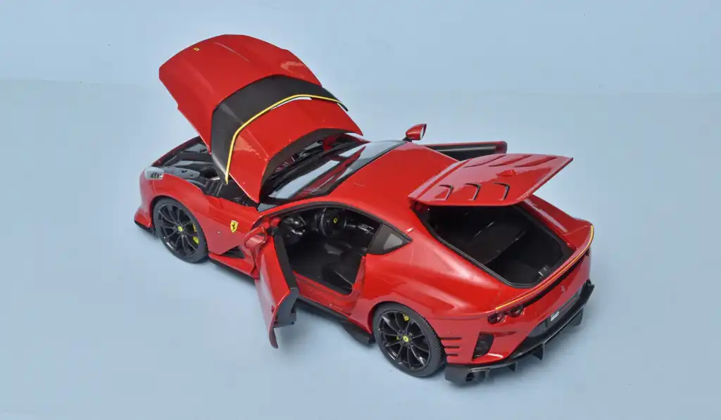 18Bburago Ferrari 812 Competizione 2021 3 18Bburago Ferrari 812 Competizione 2021 3
