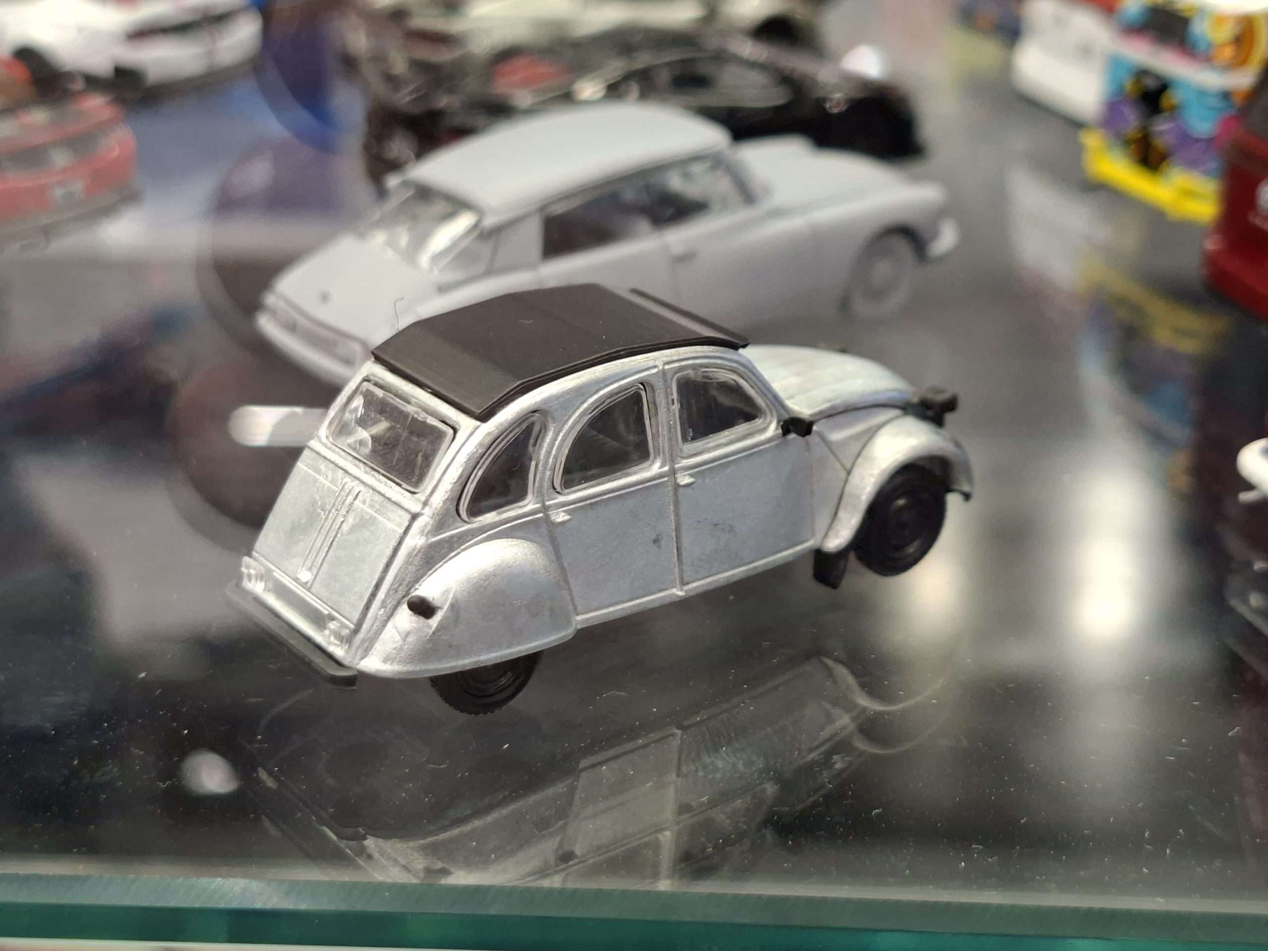 1;64 Mini GT Citroën 2CV 1;64 Mini GT Citroën 2CV
