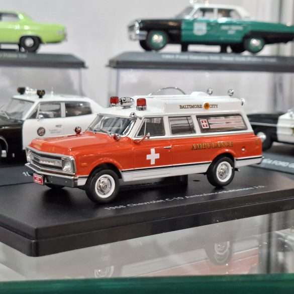 50IconicReplicas ChevroletC10 Ambulance 50 0550 (1)