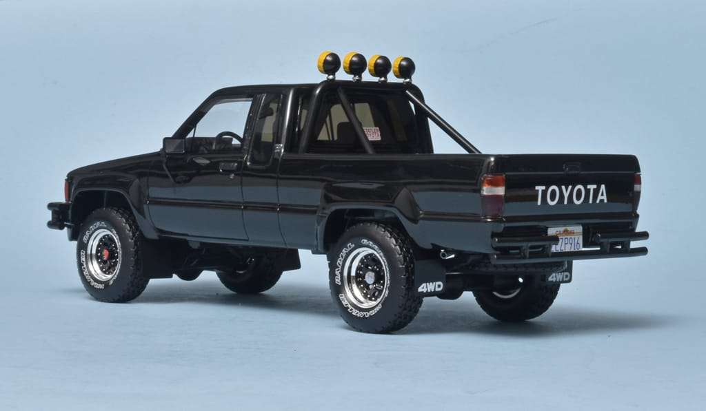 18OttOm Toyota Hilux SR5 BttF 1985 2 18OttOm Toyota Hilux SR5 BttF 1985 2