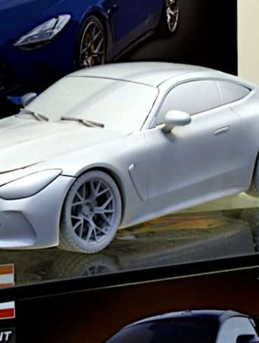 INT 124 Revell Mercedes AMG GT