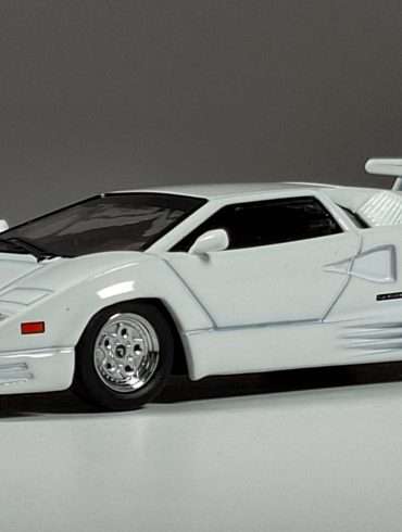 1;64 Mini GT Lamborghini Countach 25th Anniversary Edition 1