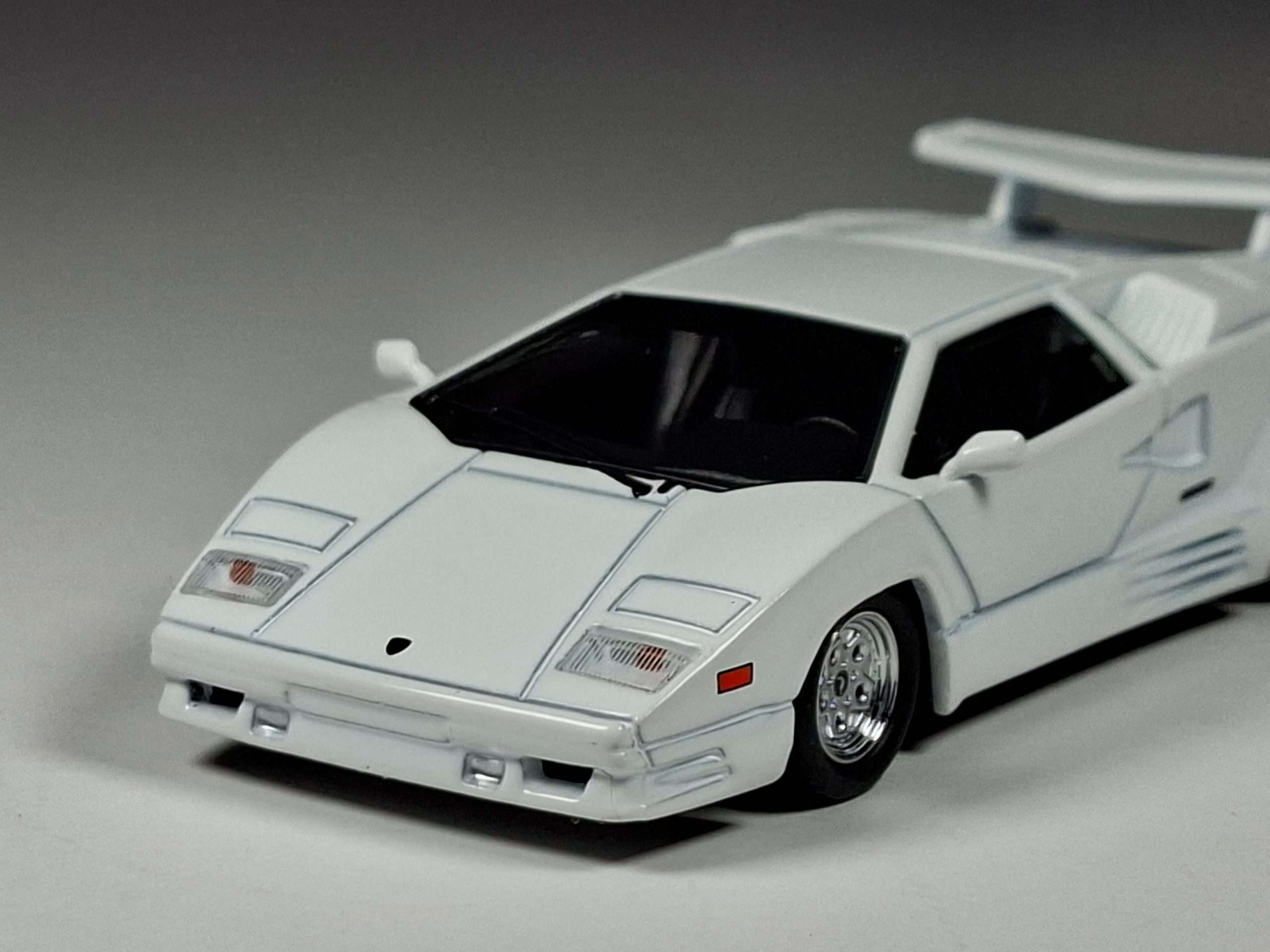 1;64 Mini GT Lamborghini Countach 25th Anniversary Edition 4 1;64 Mini GT Lamborghini Countach 25th Anniversary Edition 4