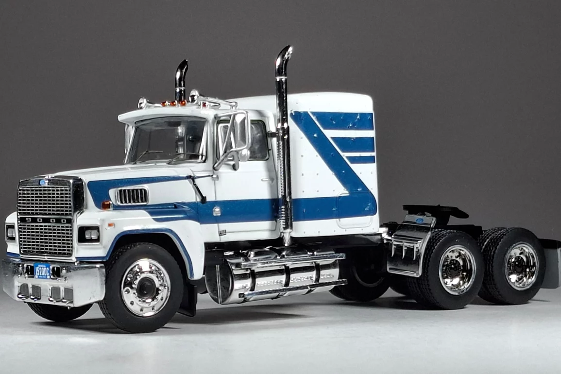 1;64 Ixo Ford LTL 9000 1